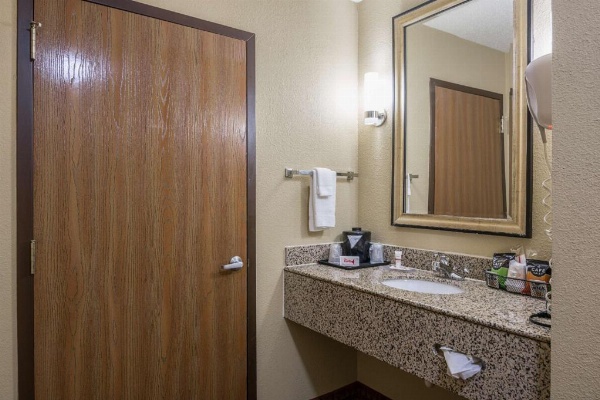 Red Roof Inn & Suites Little Rock image 25