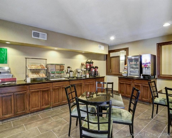 Red Roof Inn & Suites Little Rock image 5